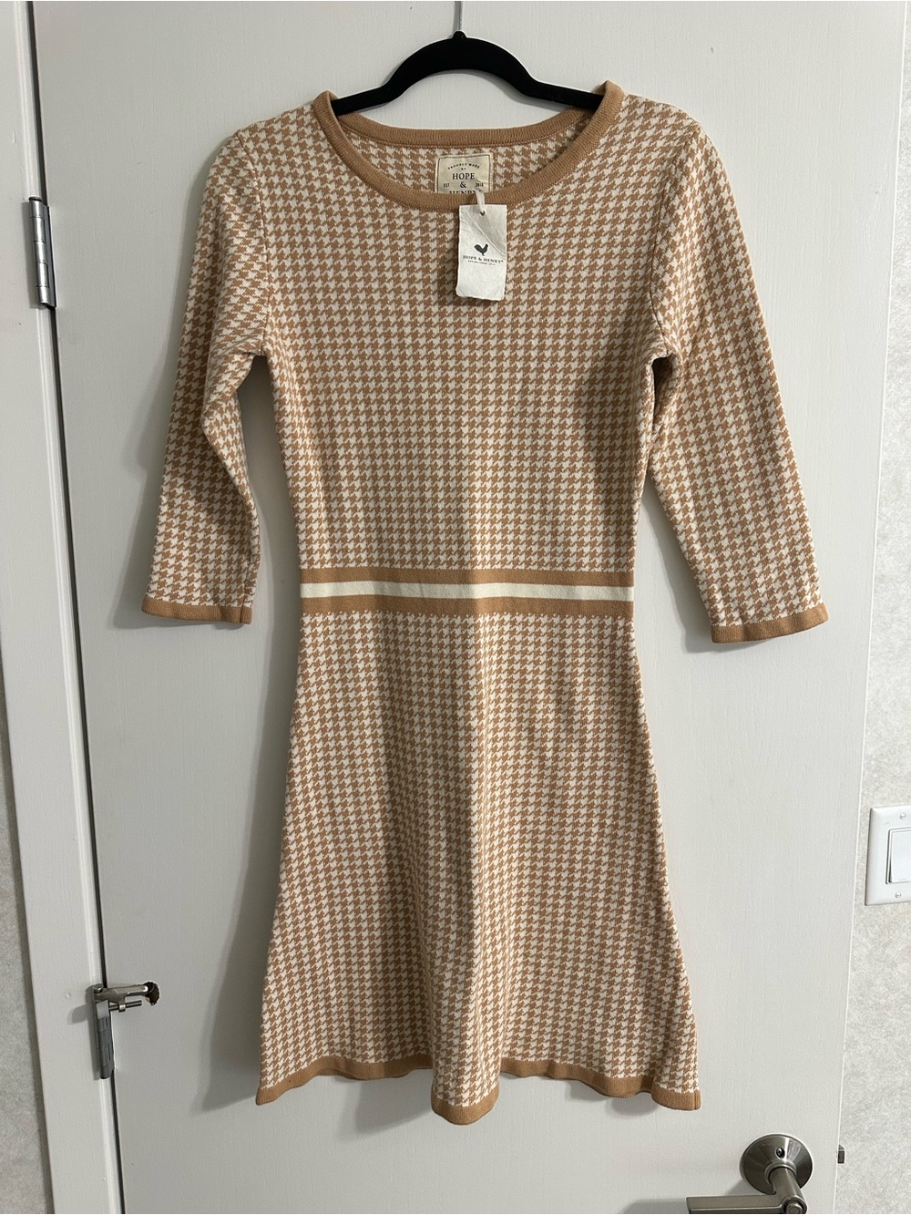 Hope & Henry Beige Houndstooth Knit Dress